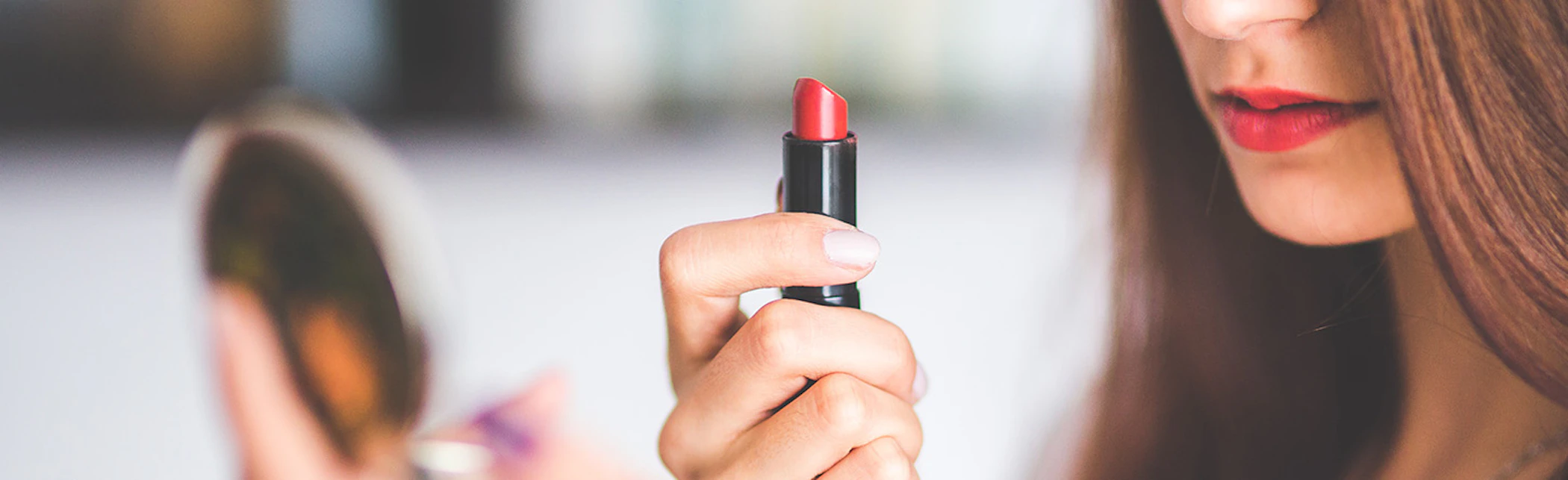 media/blog/images/labiales-dientes-blancos.jpg